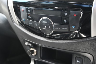2020 Nissan Navara - Thumbnail
