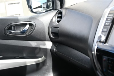 2020 Nissan Navara - Thumbnail