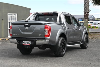 2020 Nissan Navara - Thumbnail