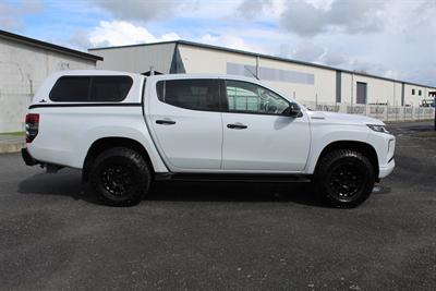 2020 Mitsubishi Triton - Thumbnail