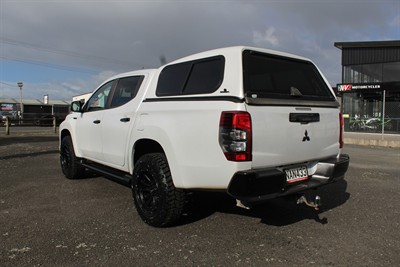2020 Mitsubishi Triton - Thumbnail