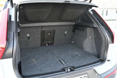 2021 Volvo Xc40 - Thumbnail