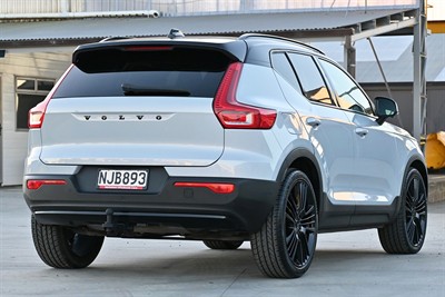 2021 Volvo Xc40 - Thumbnail