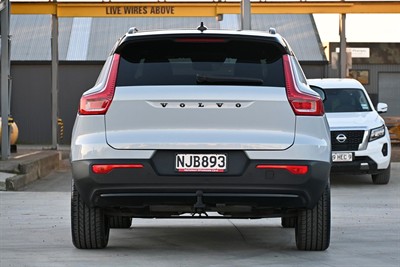 2021 Volvo Xc40 - Thumbnail