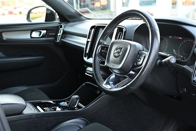2021 Volvo Xc40 - Thumbnail
