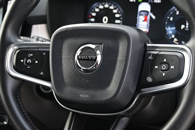 2019 Volvo Xc40 - Thumbnail