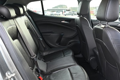2018 Holden Astra - Thumbnail