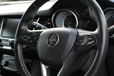 2018 Holden Astra - Thumbnail