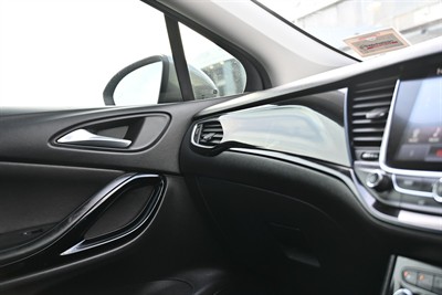 2018 Holden Astra - Thumbnail