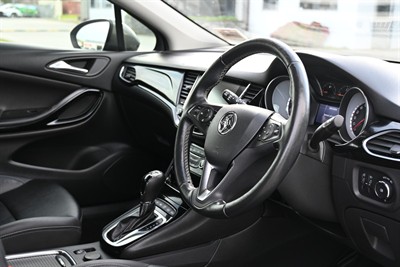 2018 Holden Astra - Thumbnail