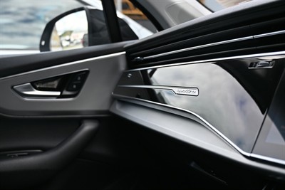 2020 Audi Q7 - Thumbnail