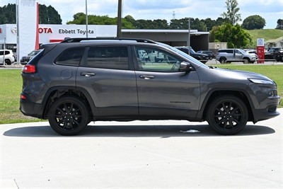 2017 Jeep Cherokee - Thumbnail