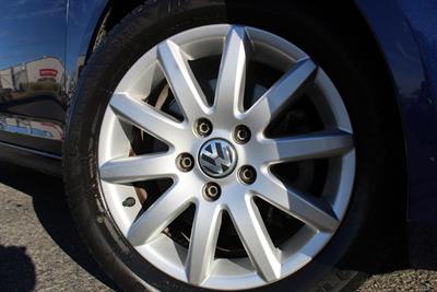 2010 Volkswagen Golf - Thumbnail