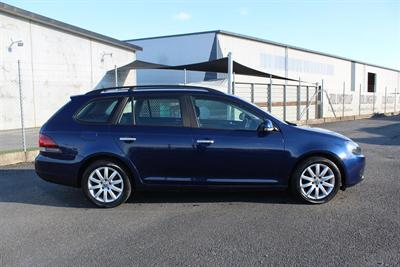 2010 Volkswagen Golf - Thumbnail