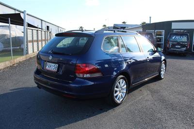 2010 Volkswagen Golf - Thumbnail