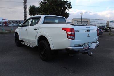 2018 Mitsubishi Triton - Thumbnail