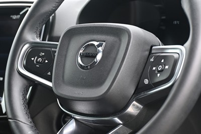 2022 Volvo Xc40 - Thumbnail