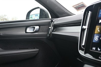 2022 Volvo Xc40 - Thumbnail