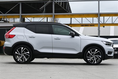2022 Volvo Xc40 - Thumbnail