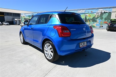 2022 Suzuki Swift - Thumbnail