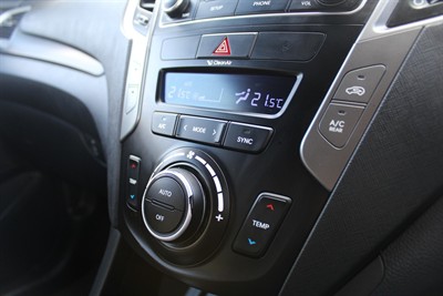2016 Hyundai Santa Fe - Thumbnail