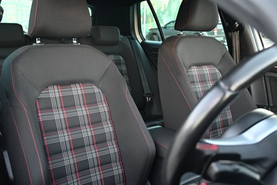 2017 Volkswagen Golf - Thumbnail