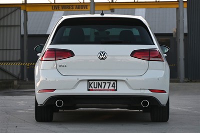 2017 Volkswagen Golf - Thumbnail