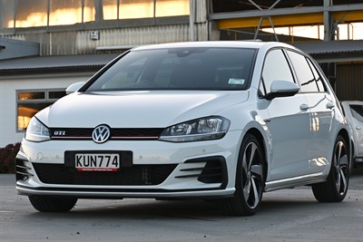 2017 Volkswagen Golf - Thumbnail