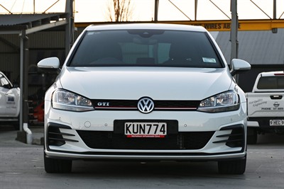 2017 Volkswagen Golf - Thumbnail