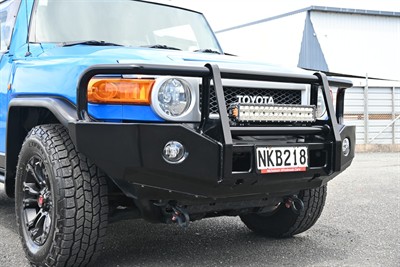 2012 Toyota Fj - Thumbnail