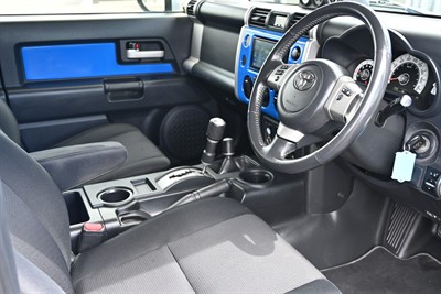 2012 Toyota Fj - Thumbnail