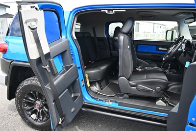 2012 Toyota Fj - Thumbnail