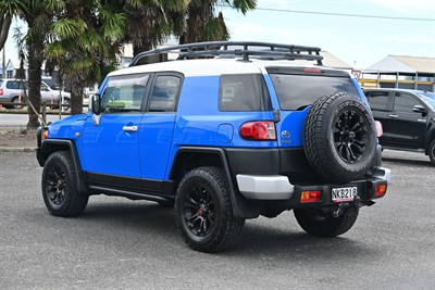 2012 Toyota Fj - Thumbnail