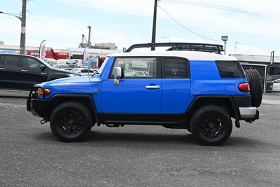 2012 Toyota Fj - Thumbnail