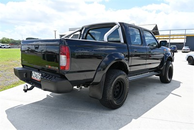 2013 Nissan Navara - Thumbnail