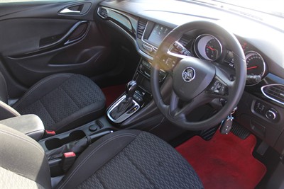 2019 Holden Astra - Thumbnail