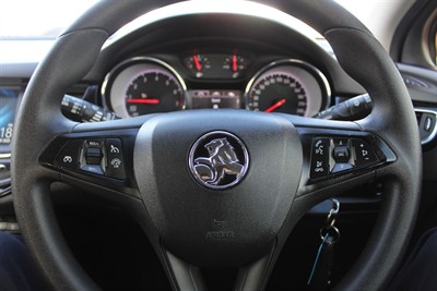 2019 Holden Astra - Thumbnail