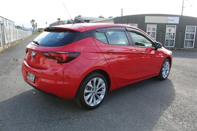 2019 Holden Astra - Thumbnail