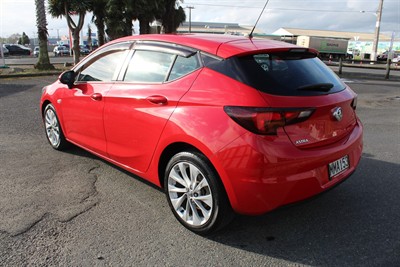 2019 Holden Astra - Thumbnail