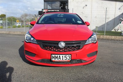 2019 Holden Astra - Thumbnail
