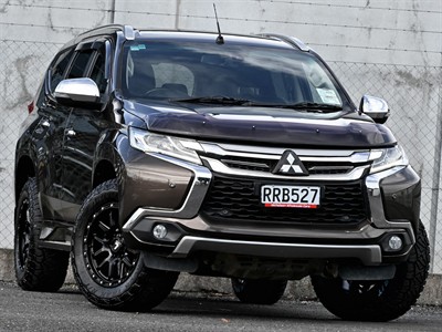 2015 Mitsubishi Pajero Sport - Thumbnail