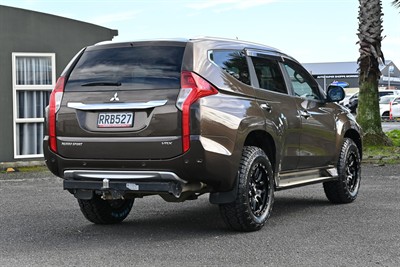 2015 Mitsubishi Pajero Sport - Thumbnail