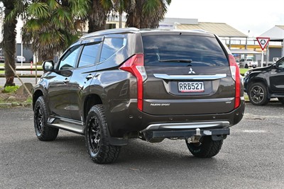 2015 Mitsubishi Pajero Sport - Thumbnail