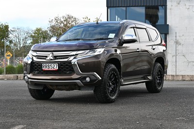2015 Mitsubishi Pajero Sport - Thumbnail