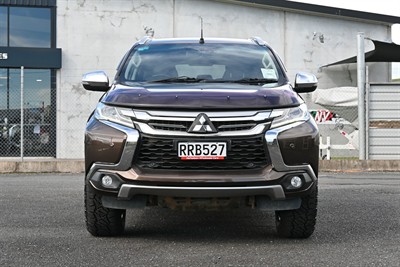 2015 Mitsubishi Pajero Sport - Thumbnail