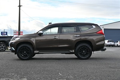 2015 Mitsubishi Pajero Sport - Thumbnail