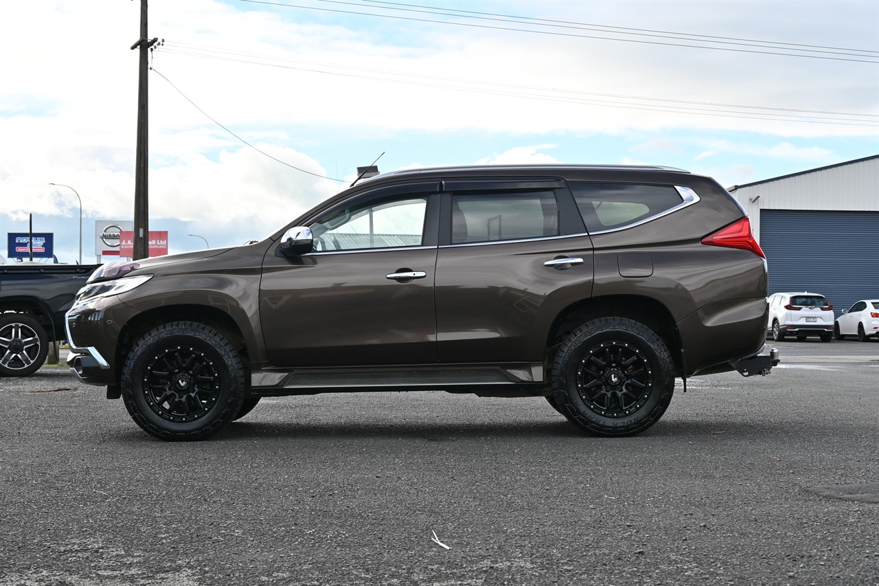 2015 Mitsubishi Pajero Sport