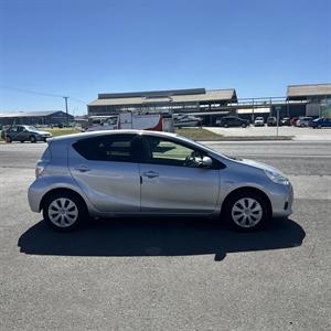 2014 Toyota Aqua - Thumbnail