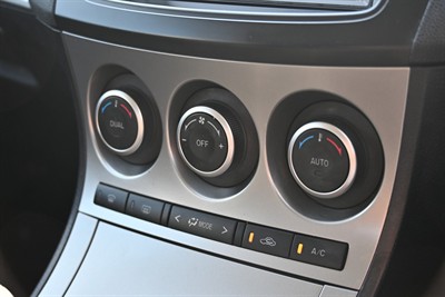 2012 Mazda Axela - Thumbnail