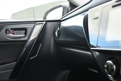 2016 Toyota Corolla - Thumbnail